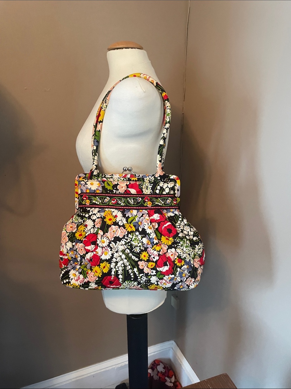 Vera Bradley Retired โPoppyโ kiss lock purse